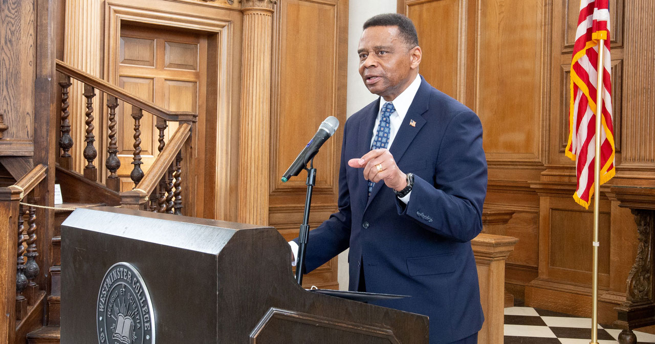 Maj. Gen. Byron Bagby (Ret.) speaks from a podium at America's National Churchill Museum.